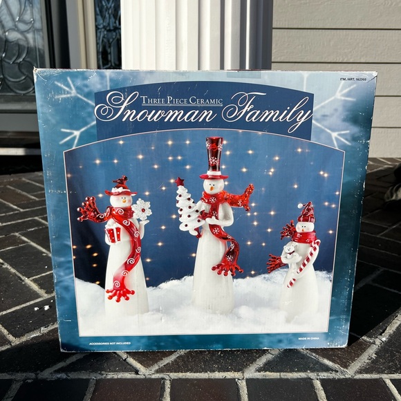 Set of 3 Ceramic Snowman Family Figurines Christmas Holiday Decor - Picture 3 of 17
